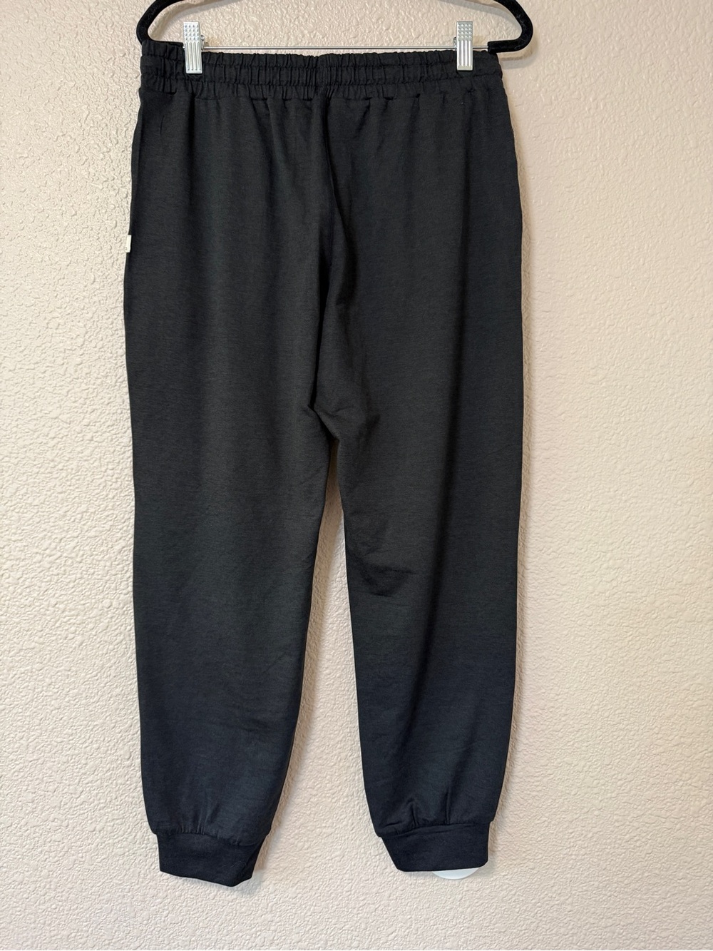 NWOT Vuori Performance Jogger Black Athleisure Casual Everyday DreamKnit M - Picture 5 of 6